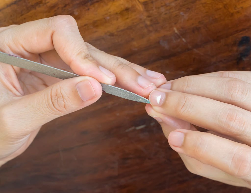 Why Do My Dip Nails Crack