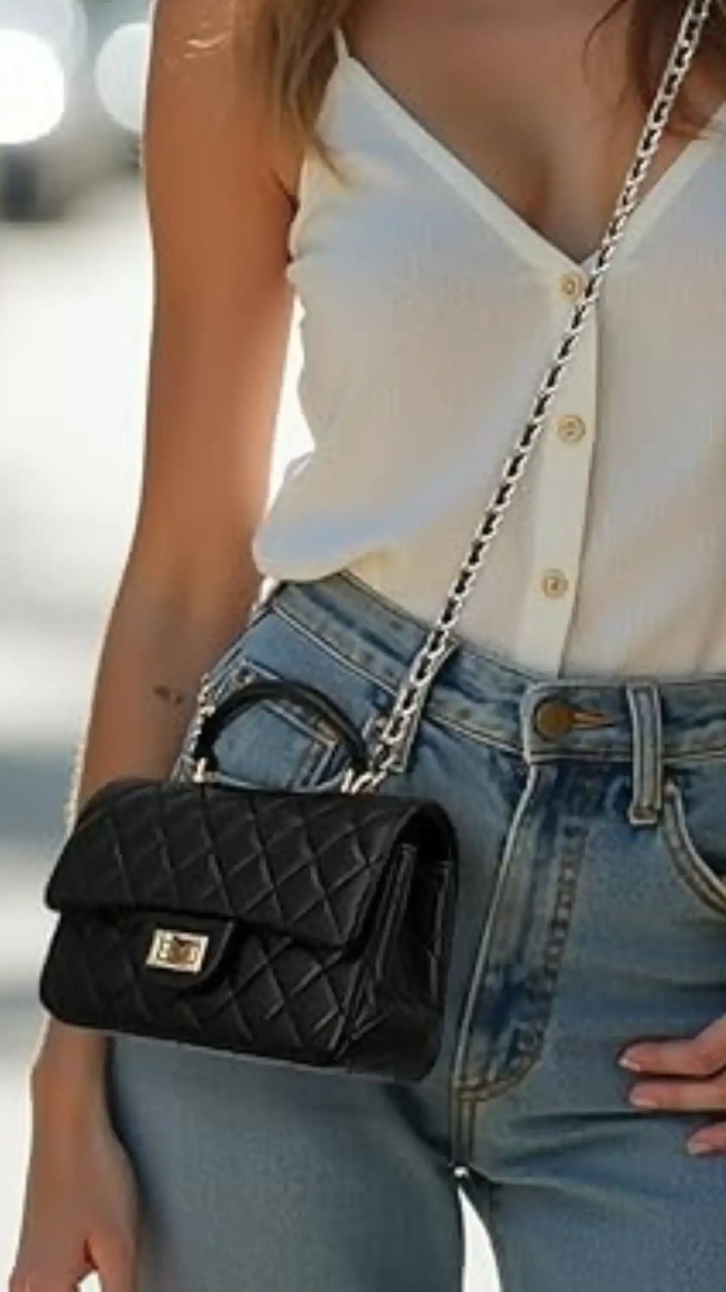 This small crossbody bag features a classic quilted silhouette, crafted from sleek artificial leather for a sophisticated, matte finish. Its rich black color is adorned with a golden buckle, exuding a chic and timeless vibe, ideal for casual outings or semi-formal events.