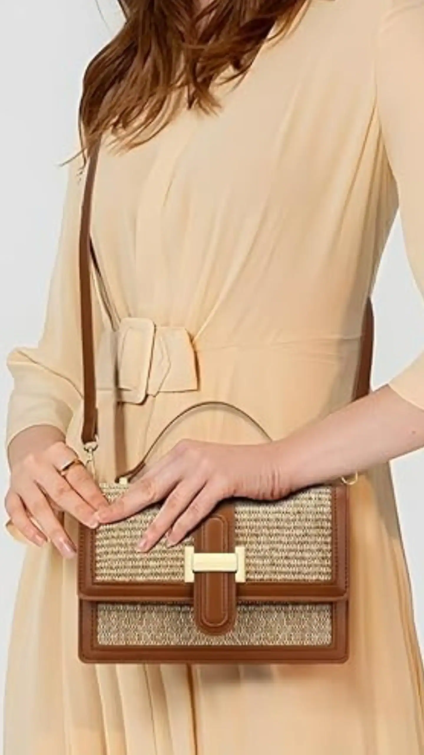This evening woven handbag features a structured rectangular silhouette with a vegan leather base and woven texture, accented by a glossy gold clasp. The earthy brown color and neutral woven pattern impart a sophisticated yet casual feel, making it an ideal accessory for cocktail parties or work events.