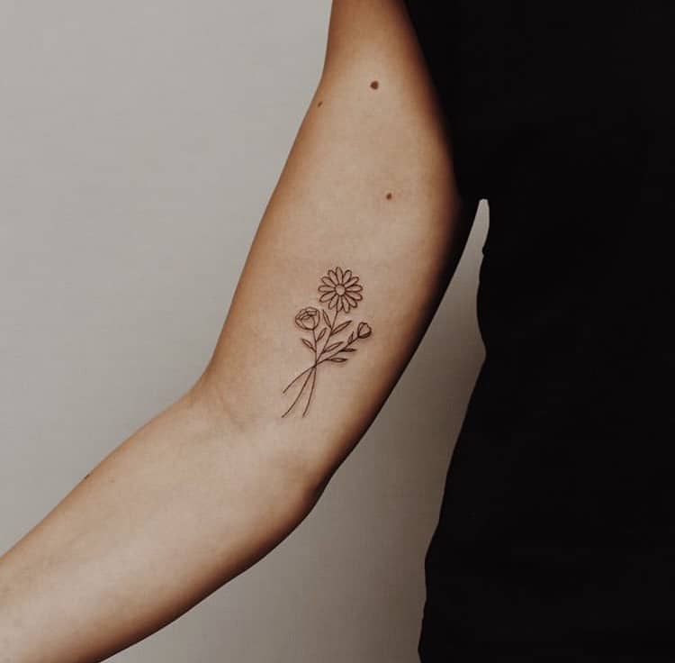 Floral minimalist tattoo ideas for women