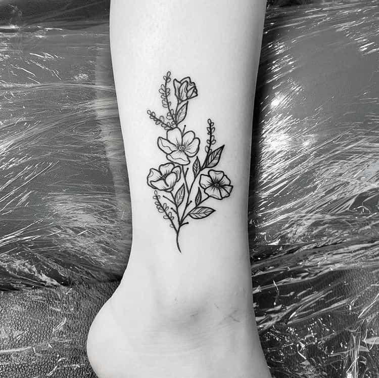 Floral minimalist tattoo ideas for women