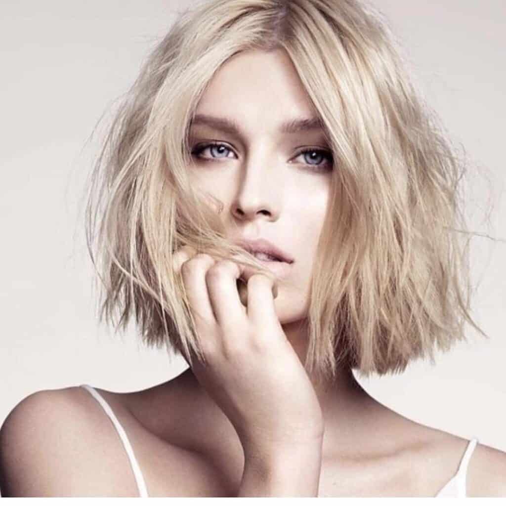 messy blonde bob