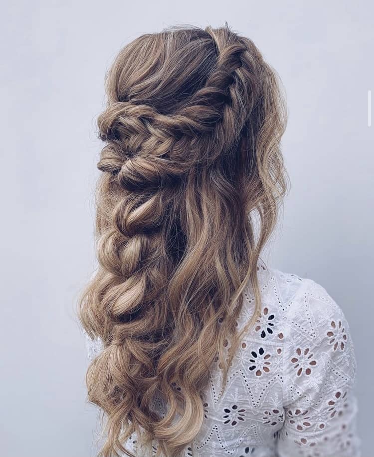 Textured half-up hairstyle with pull-through