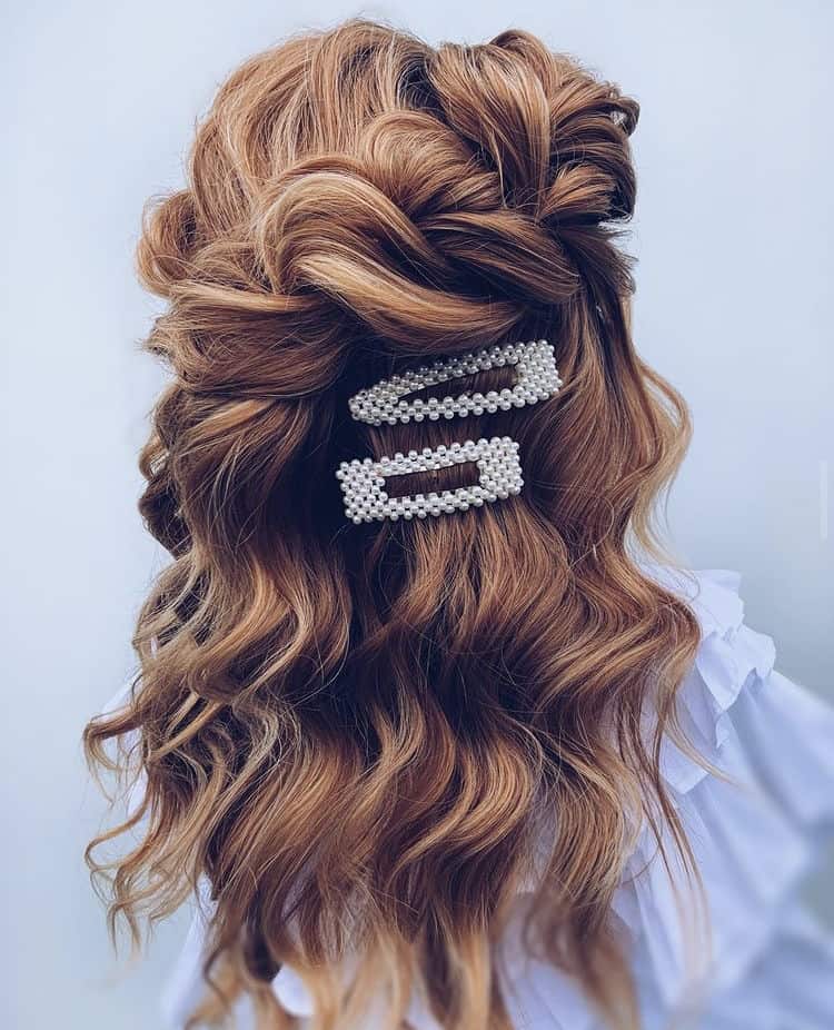 Textured half-up hairstyle